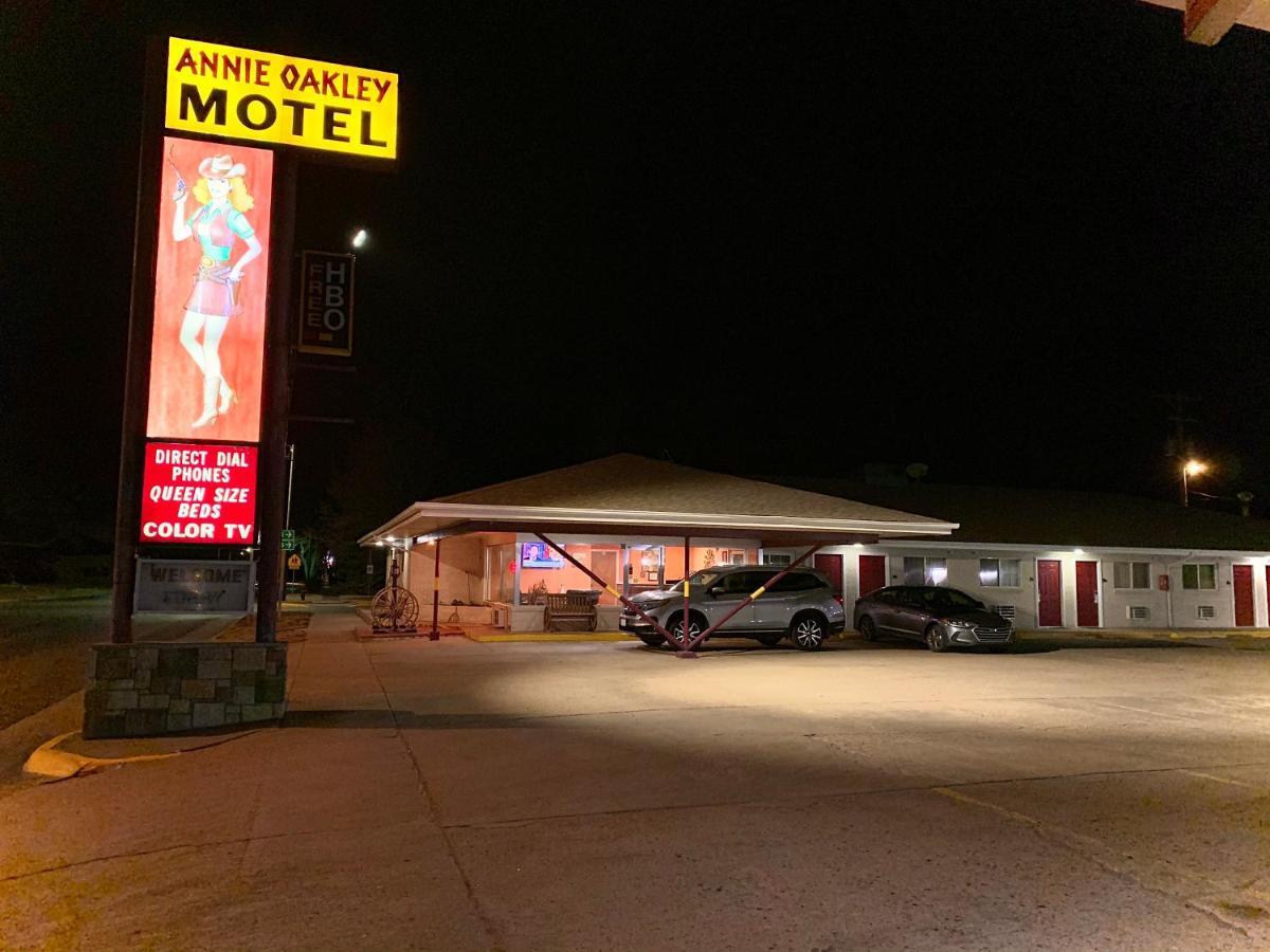 Annie Oakley Motel Oakley Buitenkant foto